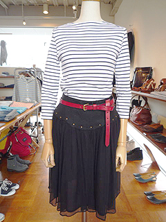 Glacon
�}�����{�[�_�[�J�b�g�\�[
Porter des boutons
�X�^�b�Y�t���X�J�[�g
DAINES��HATHAWAY
�׃x���g