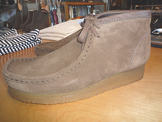 Clarks
�����r�[�u�[�c