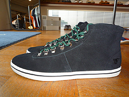 GOLA
�}�E���e���X�j�[�J�[�i�u���b�N�j