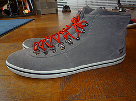 GOLA
�}�E���e���X�j�[�J�[�i�O���[�j