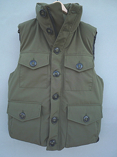 CANADA GOOSE
4�|�P�b�g�_�E�����F�X�g