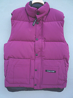 CANADA GOOSE
�_�E�����F�X�g�i�s���N�j