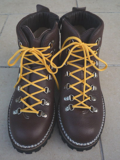 CEBO
�C���W�b�v�}�E���e���u�[�c