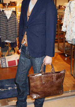 aniary�i�A�j�A���j�N���R�_�C���^�������U�[�u���[�t�P�[�X