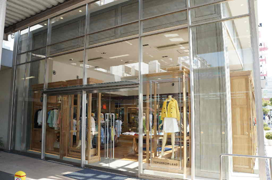 �g�D�����[�����h���R�X�i���f�B�X�j���񂷂ĕ��R�PF���ʂɃI�[�v���I