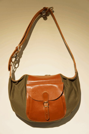 IL BISONTE�i�V�����_�[�o�b�O�j