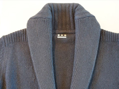 three dots�i�V���[���J���[ �J�[�f�B�K���j