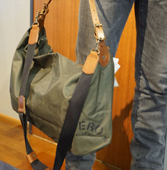 2WAY�V�����_�[�i�C�����o�b�O�iBUTTERO�j