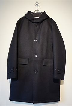 �R�[�g�iTOMORROWLAND�j